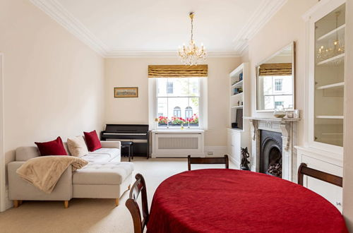 Photo 11 - High Ceilings Cosy Flat in the Heart of Westbourne Grove