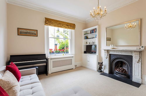 Photo 21 - High Ceilings Cosy Flat in the Heart of Westbourne Grove