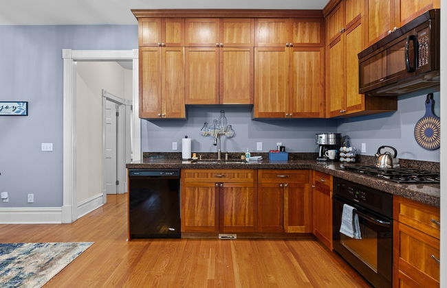 Lovely Historic Home in St Louis - JZ Vacation Rentals - Photo 3