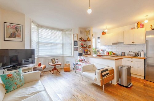 Foto 9 - Cosy & Calm 2BD Flat With Garden - Holloway