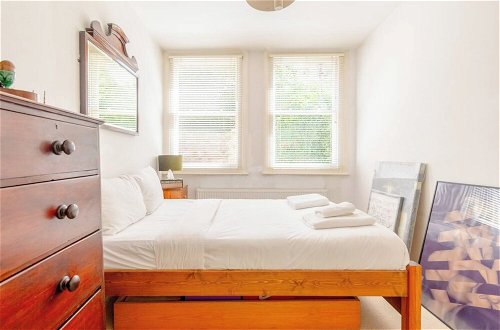Photo 4 - Cosy & Calm 2BD Flat With Garden - Holloway