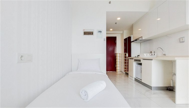 Photo 1 - Comfort Stay And Cozy Studio Sky House Alam Sutera Apartment