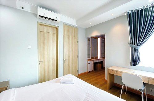 Photo 5 - Comfort 2Br At Crown Court Executive Condominium Apartment