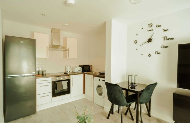 Chic 2 Bedroom Apartment Salford Quays, the Lowry - Photo 7