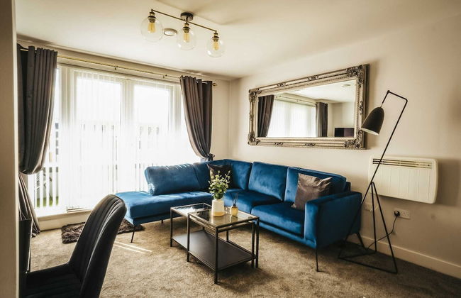 Chic 2 Bedroom Apartment Salford Quays, the Lowry - Photo 1