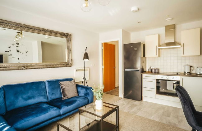 Chic 2 Bedroom Apartment Salford Quays, the Lowry - Photo 14