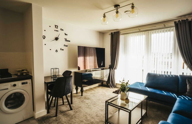 Chic 2 Bedroom Apartment Salford Quays, the Lowry - Photo 17