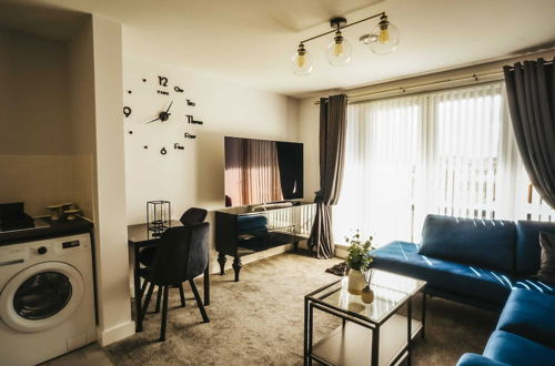 Photo 16 - Chic 2 Bedroom Apartment Salford Quays, the Lowry