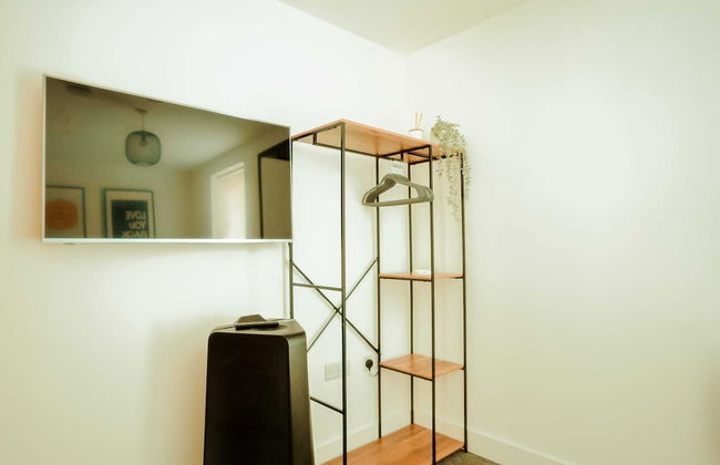 Chic 2 Bedroom Apartment Salford Quays, the Lowry - Photo 15
