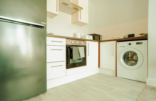 Chic 2 Bedroom Apartment Salford Quays, the Lowry - Photo 9