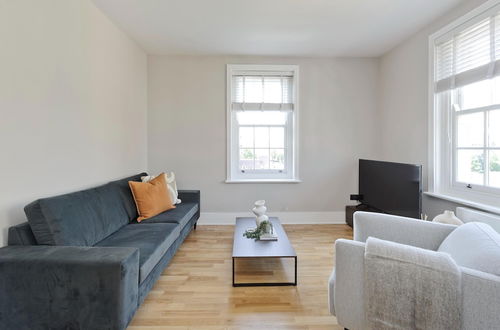 Photo 15 - Fabulous Three Bedroom Flat Near Marylebone by Underthedoormat