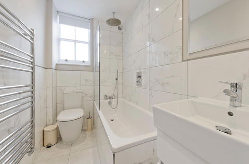 Photo 23 - Fabulous Three Bedroom Flat Near Marylebone by Underthedoormat