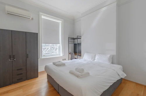 Photo 8 - Charming 2BD Flat by Hyde Park - Knightsbridge