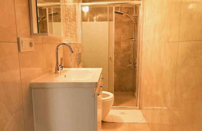 Golden Homes Luxury Suites - Photo 22