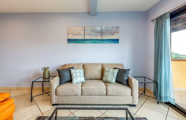 2-Bedroom Condo with Ocean View and Pool - Foto 12