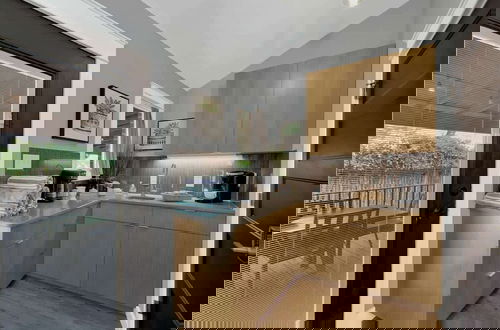 Foto 8 - Alcove: Steps to Main St.-high End Home W/hot-tub!
