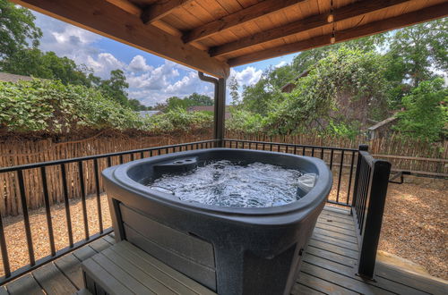 Photo 9 - Alcove: Steps to Main St.-high End Home W/hot-tub