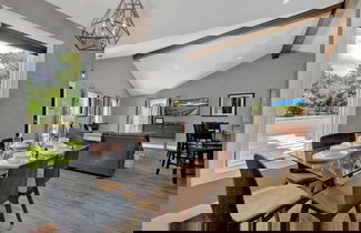 Foto 2 - Alcove: Steps to Main St.-high End Home W/hot-tub!