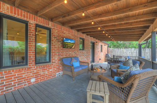 Photo 10 - Alcove: Steps to Main St.-high End Home W/hot-tub