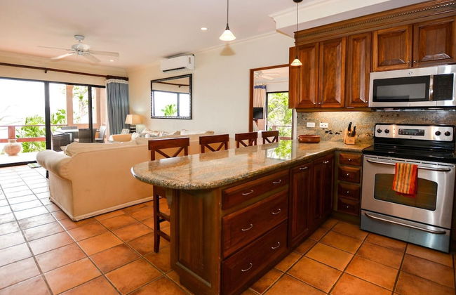 Elegant 3BR Beachfront Condo with Spacious Interior, Ocean-View Terrace & Direct Access to Playa Flamingo - Foto 9