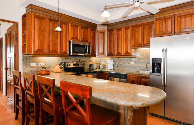 Elegant 3BR Beachfront Condo with Spacious Interior, Ocean-View Terrace & Direct Access to Playa Flamingo - Foto 10
