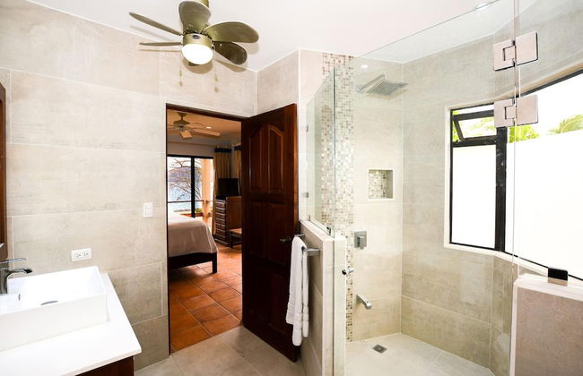 Elegant 3BR Beachfront Condo with Spacious Interior, Ocean-View Terrace & Direct Access to Playa Flamingo - Foto 20