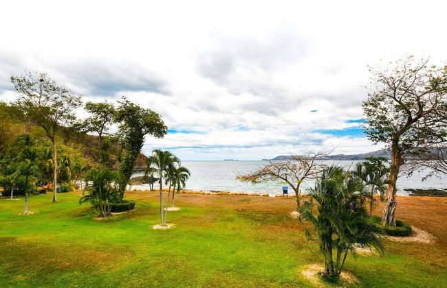 Elegant 3BR Beachfront Condo with Spacious Interior, Ocean-View Terrace & Direct Access to Playa Flamingo - Foto 26