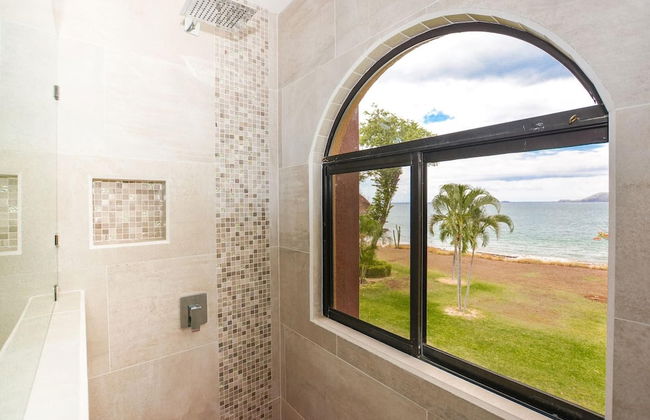 Elegant 3BR Beachfront Condo with Spacious Interior, Ocean-View Terrace & Direct Access to Playa Flamingo - Foto 2
