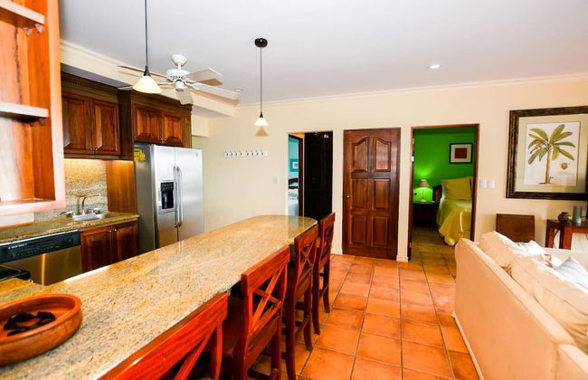 Elegant 3BR Beachfront Condo with Spacious Interior, Ocean-View Terrace & Direct Access to Playa Flamingo - Foto 11
