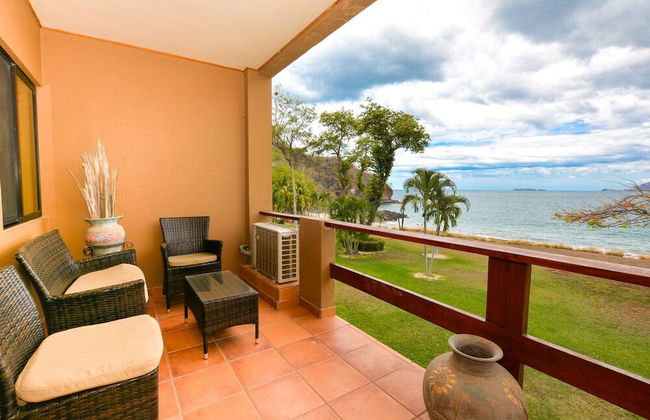Elegant 3BR Beachfront Condo with Spacious Interior, Ocean-View Terrace & Direct Access to Playa Flamingo - Foto 16