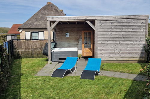 Foto 31 - Nice Holiday Home with Sauna & Hot Tub near Wadden Sea