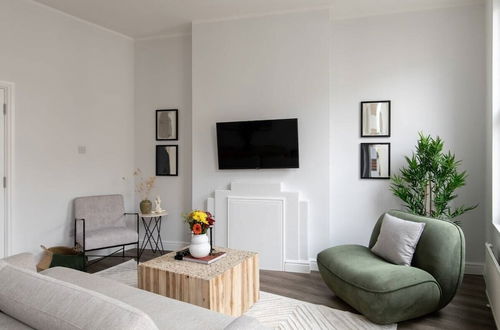 Photo 19 - The Hammersmith Nook - Captivating 5bdr Flat