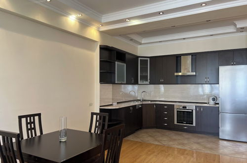 Foto 14 - 2-bedroom Luxury apartment in the center of Yerevan by Sweet Home