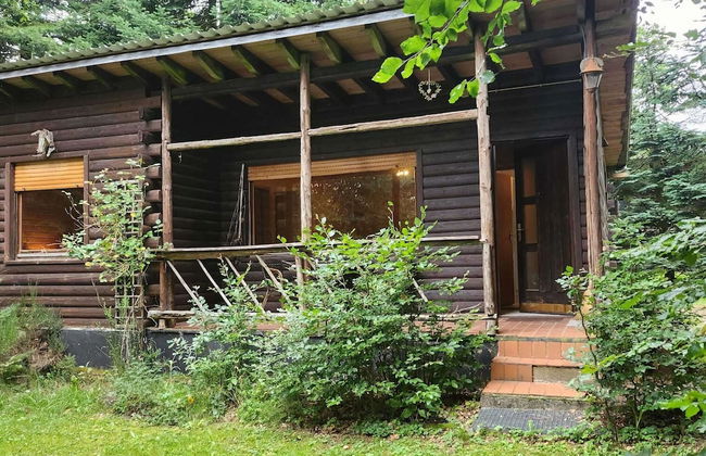 Tidy Furnished Wooden Chalet near Forest - Foto 1