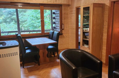 Photo 9 - Tidy Furnished Wooden Chalet near Forest