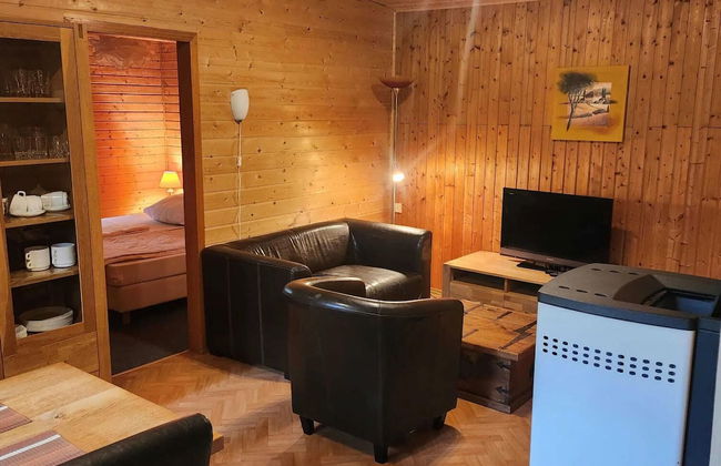 Tidy Furnished Wooden Chalet near Forest - Foto 4