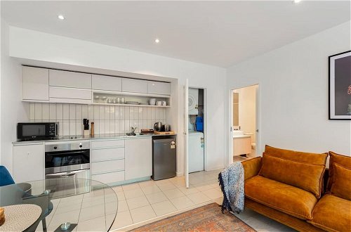 Photo 8 - Charming One-bedroom Apartment in Wynyard Quarter