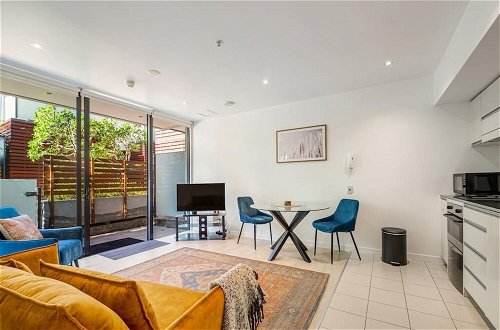 Photo 7 - Charming One-bedroom Apartment in Wynyard Quarter