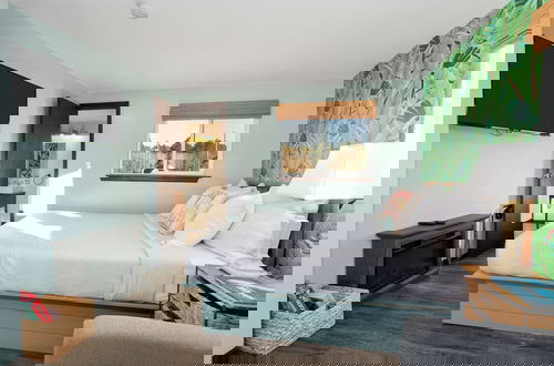 Foto 15 - Breakwater Resort