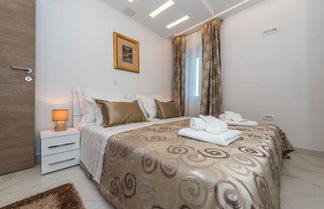 Photo 2 - Good Life Deluxe Seafront Apartment