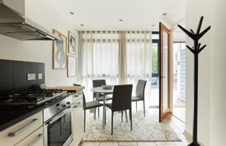 Photo 3 - The Islington Place - Stunning 2bdr House