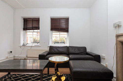 Photo 9 - Spacious 1BD Flat 2 Mins to Hyde Park - Mayfair