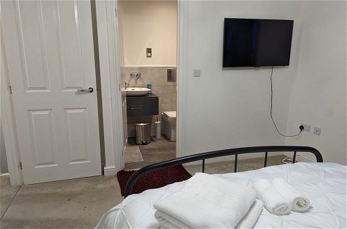Photo 10 - Places to Stay in Darlington With Free Parking