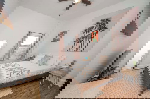 Photo 5 - The Heart of Madison Suites
