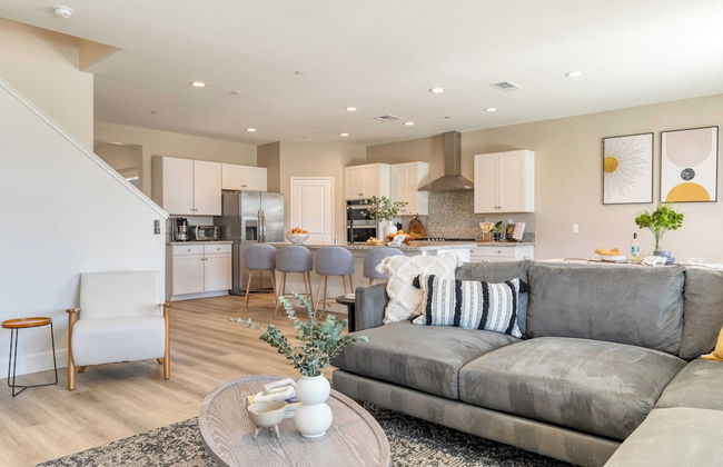 Desert Eden by Avantstay 6BR w/ Ensuite Backyard Oasis w/ Pool & Hot Tub! - Foto 8