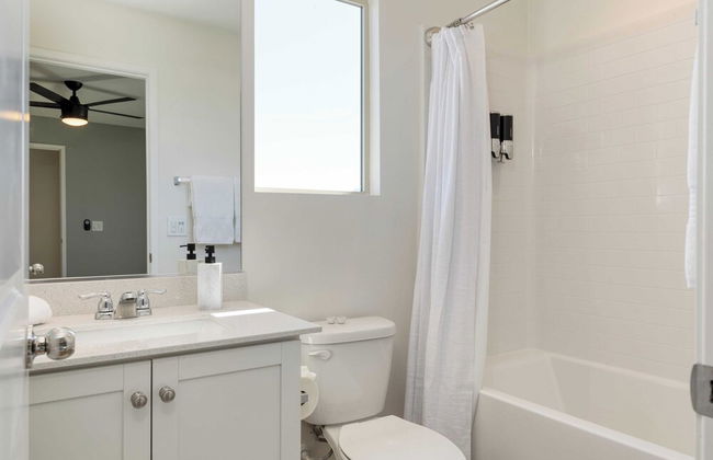 Desert Eden by Avantstay 6BR w/ Ensuite Backyard Oasis w/ Pool & Hot Tub! - Foto 23