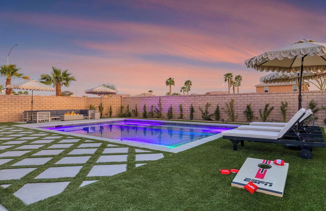 Desert Eden by Avantstay 6BR w/ Ensuite Backyard Oasis w/ Pool & Hot Tub! - Foto 1