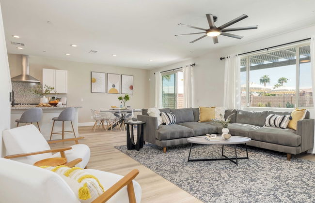 Desert Eden by Avantstay 6BR w/ Ensuite Backyard Oasis w/ Pool & Hot Tub! - Foto 4