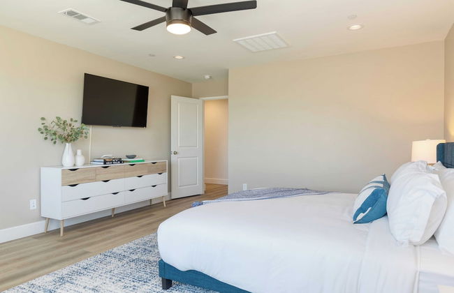 Desert Eden by Avantstay 6BR w/ Ensuite Backyard Oasis w/ Pool & Hot Tub! - Foto 19