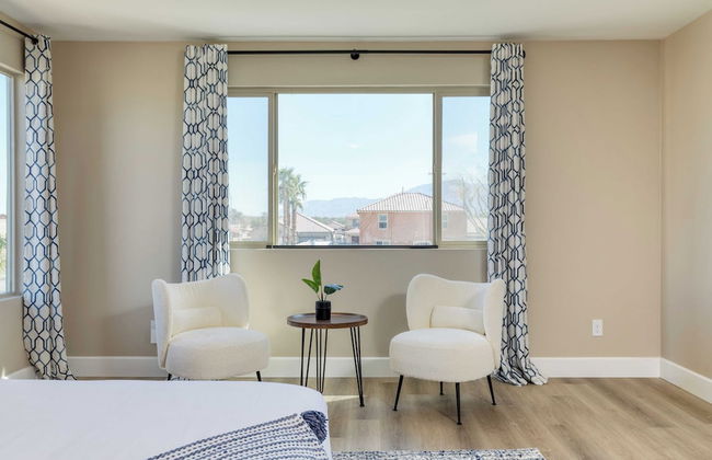 Desert Eden by Avantstay 6BR w/ Ensuite Backyard Oasis w/ Pool & Hot Tub! - Foto 18